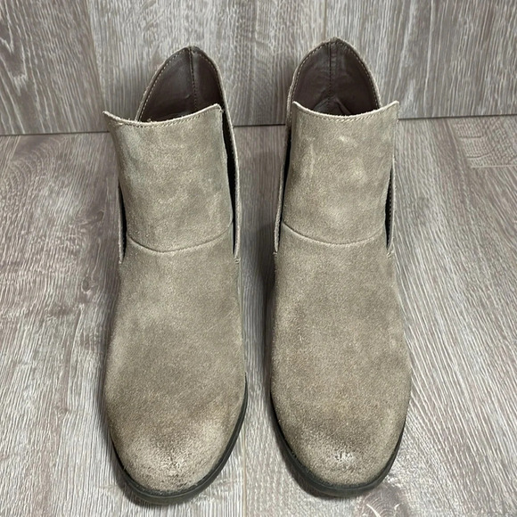 Me Too Zeus Suede Leather Heeled Ankle Boot Bootie Taupe Light Brown 7.5M - Picture 2 of 14